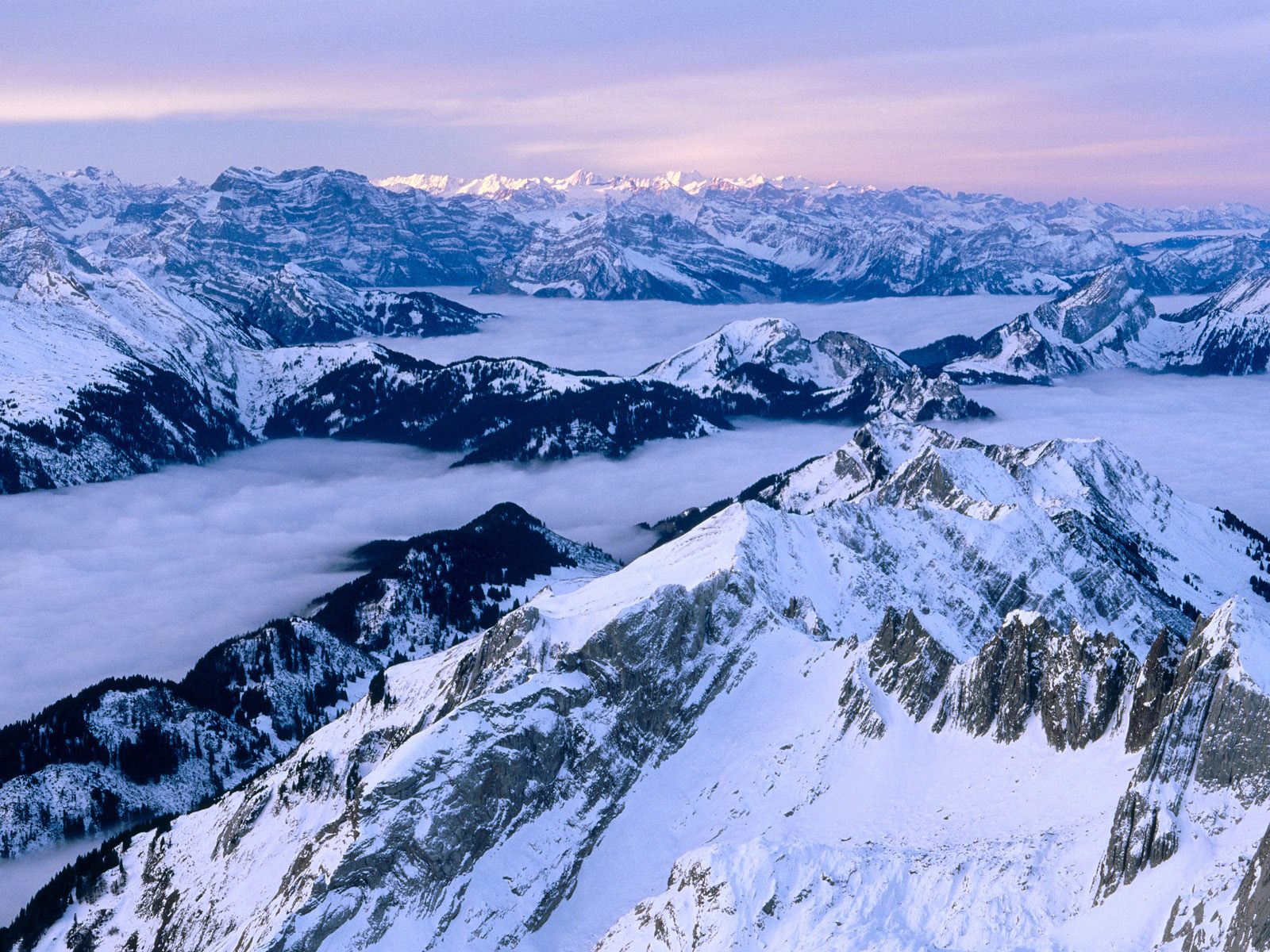 ϰ_纻 -Alps_in_Fog_Switzerland.jpg